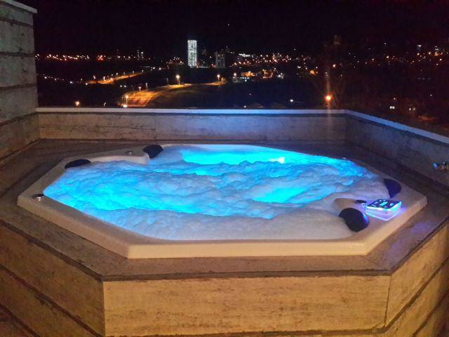 SPA 4 LUGARES SEXTAVADO 1.84 x 1.84 COM 20 JATOS