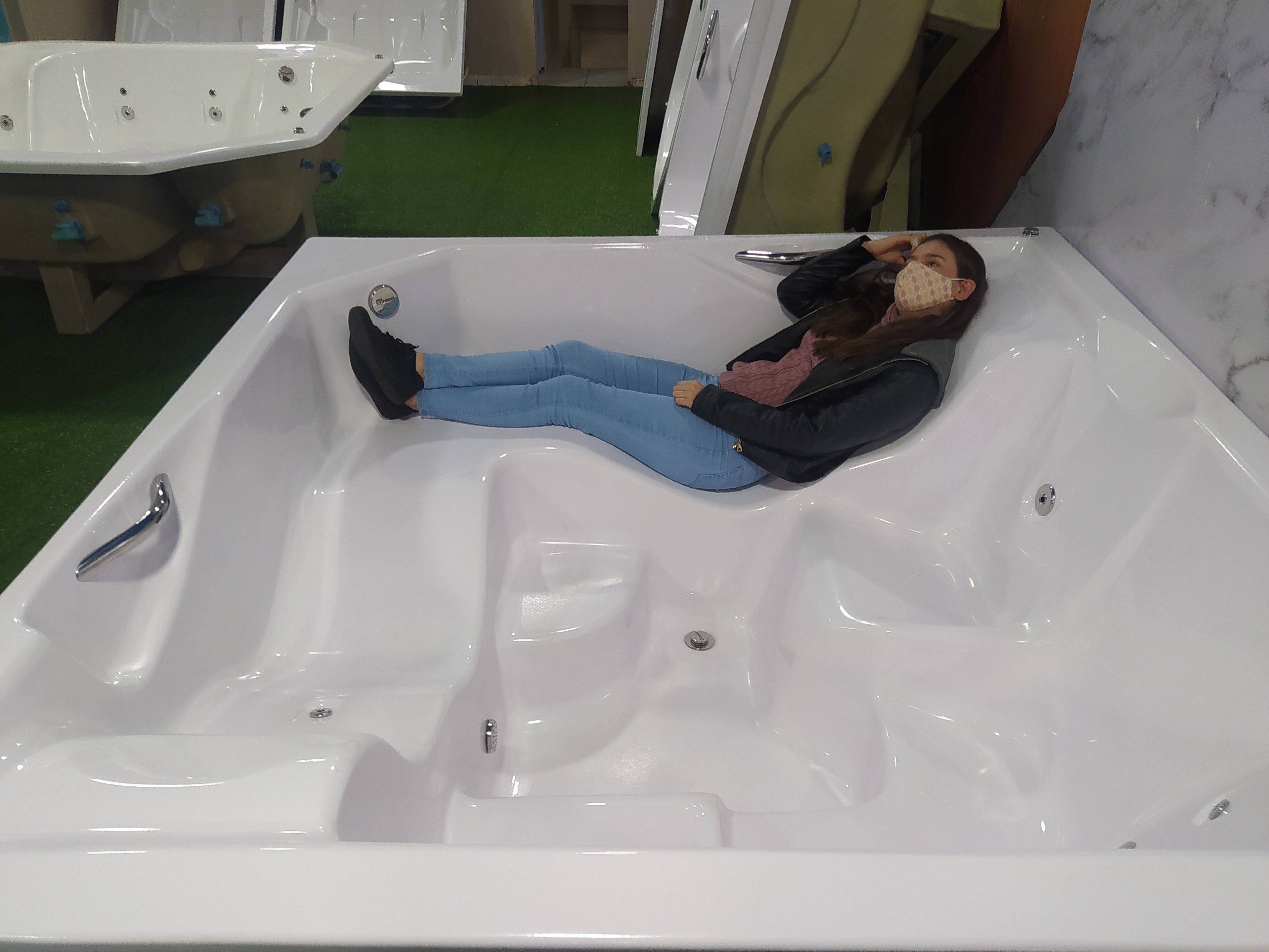 SPA VENEZA 2.00 x 2.00 COM 20 JATOS - AQUECEDOR E CROMOTERAPIA