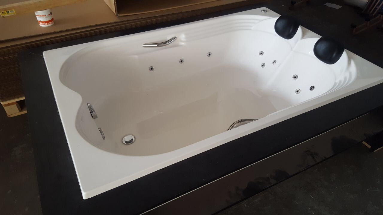 Banheira Dupla Itálica Completa Com Hidro Aquecimento e Iluminação
