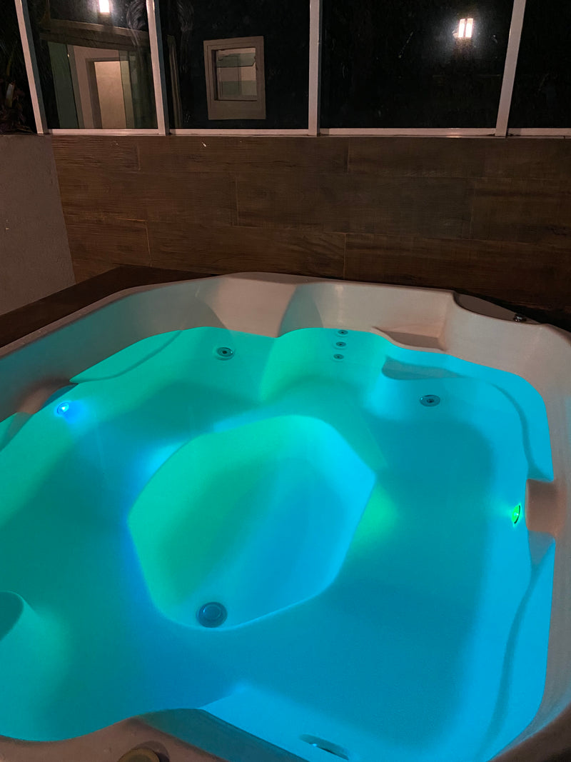 Spa Piccolo 6 lugares hidro + aquecedor + cromoterapia