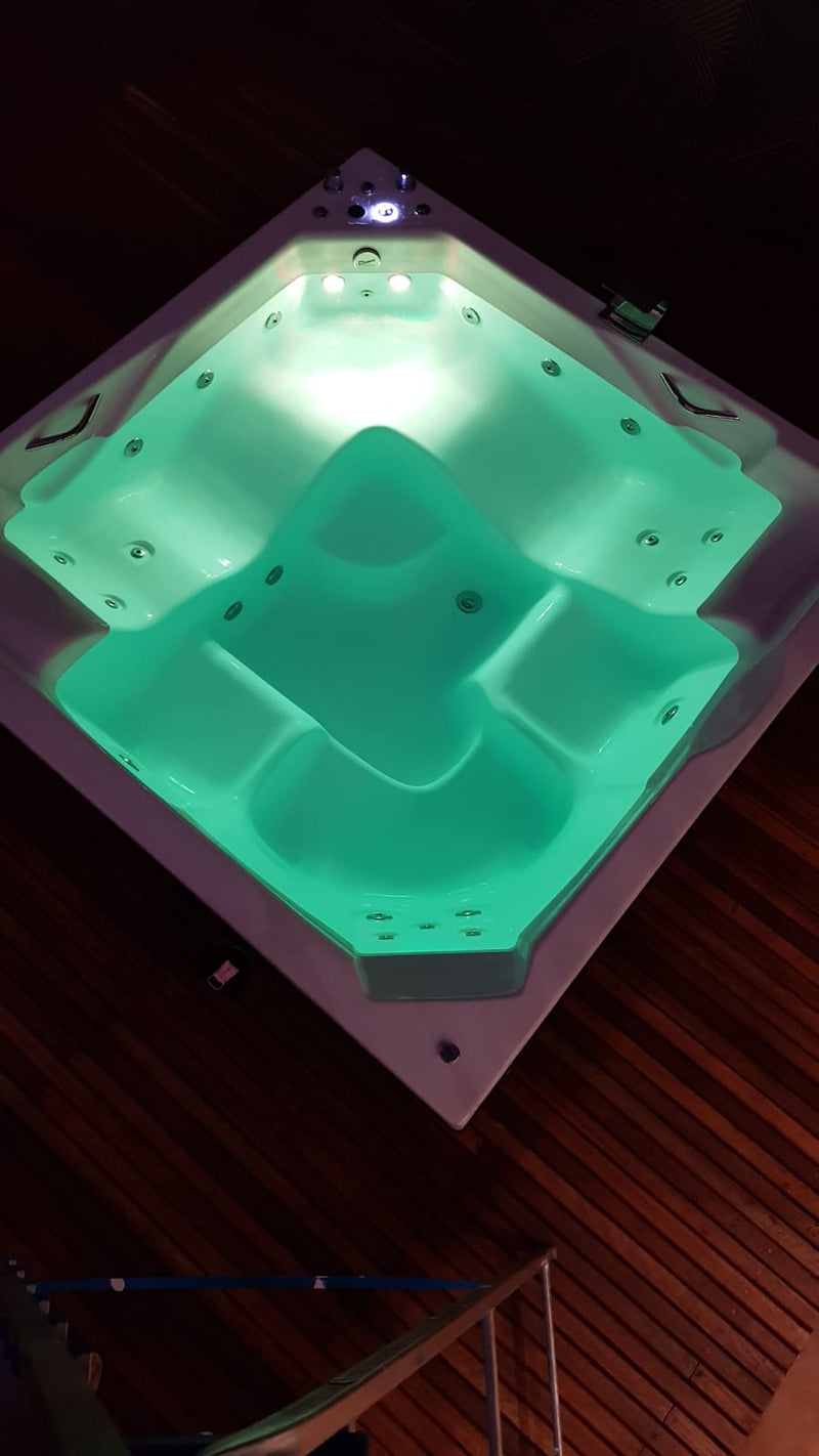 Spa 5 lugares com hidromassagem quadrado 2x2