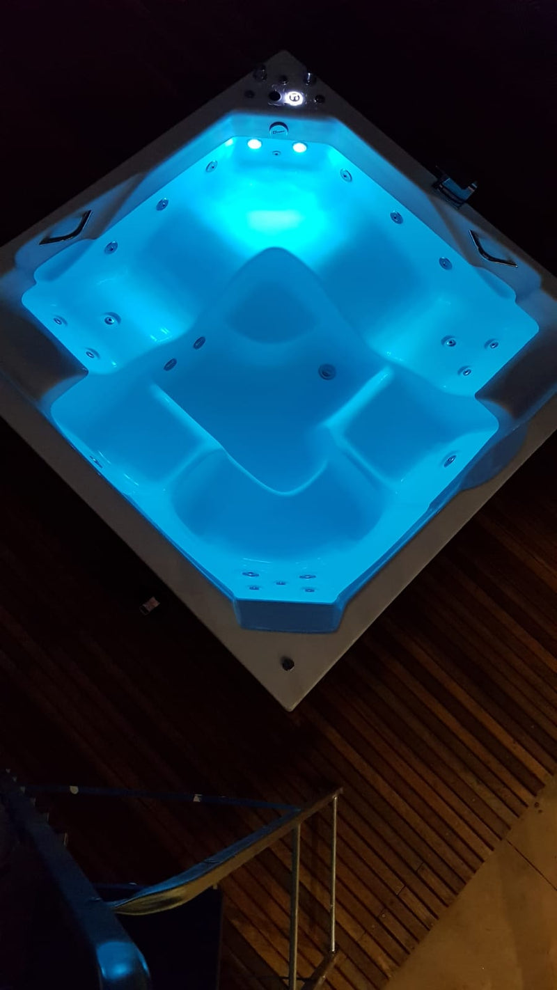 banheira grande para área externa 5 lugares hidromassagem aquecedor + led