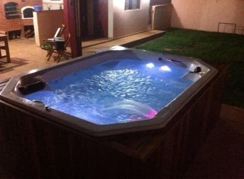 Spa com hidromassagem para 10 pessoas 2,90x2,20m